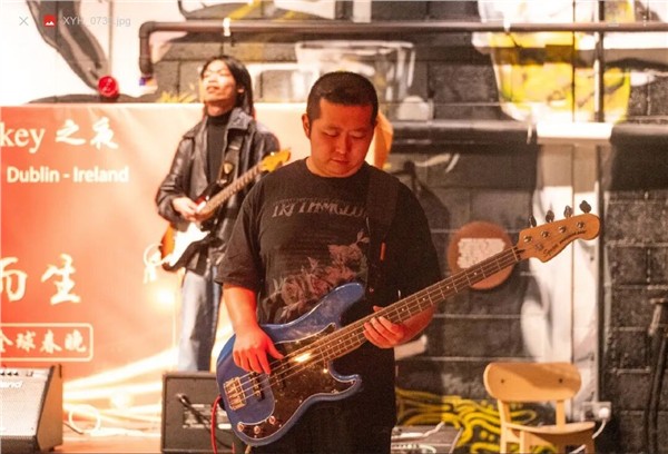 第六届"世界因爱而生"全球春晚压轴大戏    Neon Catcher乐队嗨翻Teeling威士忌之夜