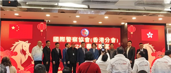 爱国港星、中国国际新闻杂志社副社长张羽希（Venus）获邀出席国际警察协会香港分会春茗晚宴 蓝衣致敬警队 以歌传递爱国爱港情怀