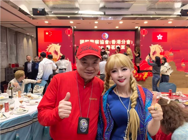 爱国港星、中国国际新闻杂志社副社长张羽希（Venus）获邀出席国际警察协会香港分会春茗晚宴 蓝衣致敬警队 以歌传递爱国爱港情怀