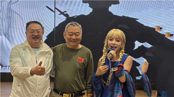 爱国港星、中国国际新闻杂志社副社长张羽希（Venus）获邀出席国际警察协会香港分会春茗晚宴 蓝衣致敬警队 以歌传递爱国爱港情怀