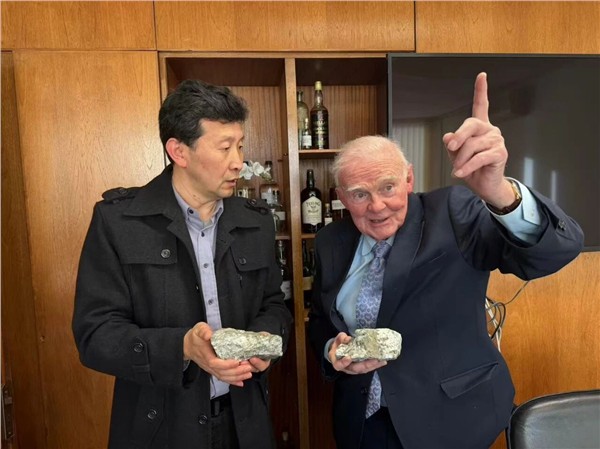 面朝大海，春暖花开——"爱尔兰威士忌之父"John Teeling专访