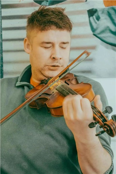 The Liberty Swifties 乐队震撼"世界因爱而生"全球春晚    Teeling Whisky之夜弦歌不辍，爱传全球