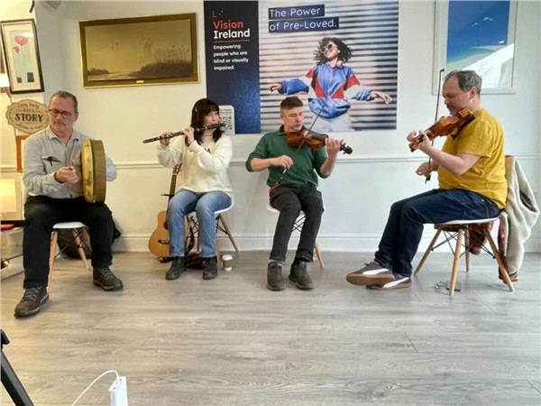 The Liberty Swifties 乐队震撼"世界因爱而生"全球春晚    Teeling Whisky之夜弦歌不辍，爱传全球