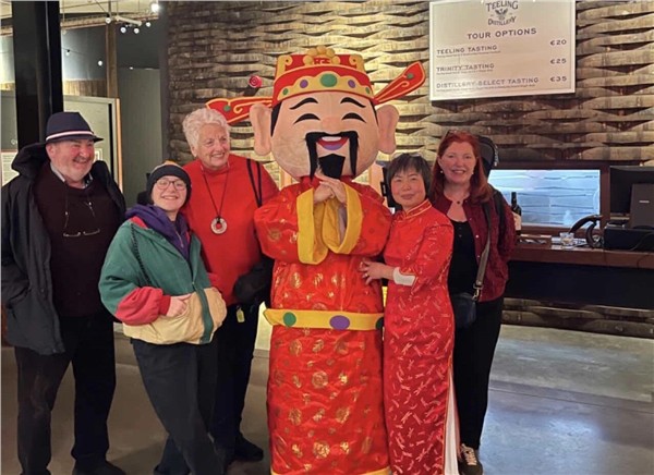 培德龙狮体育会狮震"世界因爱而生"全球春晚， 艺爆Teeling 威士忌之夜