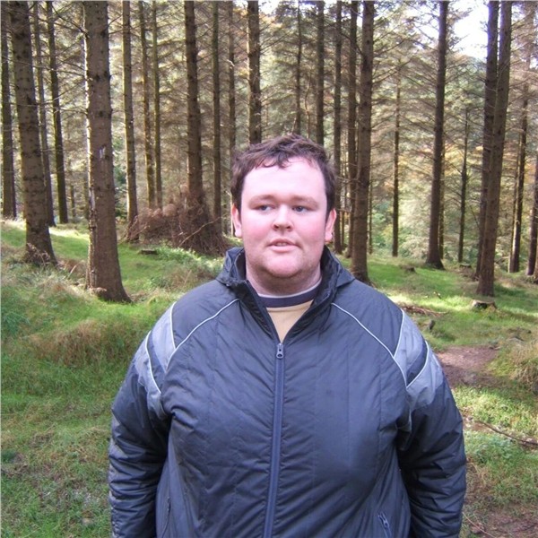 第六届“世界因爱而生”全球春晚执行制片人John Dwyer ——写歌弹唱治愈世界的人，正在等一个人陪他看月亮