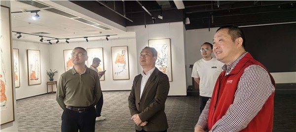 _IBK_2.jpg 上海戏剧学院教授光临禾花美术馆参观埙篪和鸣——王利、王林兄弟中国画巡展