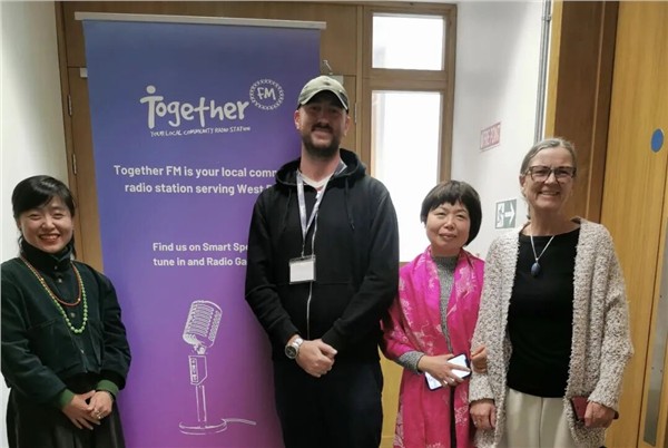 Together FM开创爱尔兰电台史上的中英双语先河｜中国国际新闻杂志社爱尔兰分社社长陈秋梅接受访谈，我的心一半翡翠绿 一半中国红