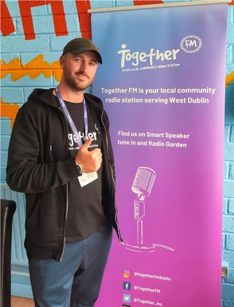 Together FM开创爱尔兰电台史上的中英双语先河｜中国国际新闻杂志社爱尔兰分社社长陈秋梅接受访谈，我的心一半翡翠绿 一半中国红