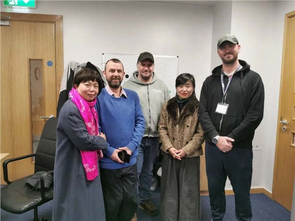 Together FM开创爱尔兰电台史上的中英双语先河｜中国国际新闻杂志社爱尔兰分社社长陈秋梅接受访谈，我的心一半翡翠绿 一半中国红