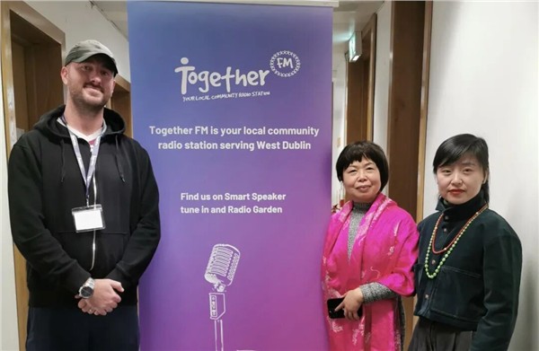 Together FM开创爱尔兰电台史上的中英双语先河｜中国国际新闻杂志社爱尔兰分社社长陈秋梅接受访谈，我的心一半翡翠绿 一半中国红
