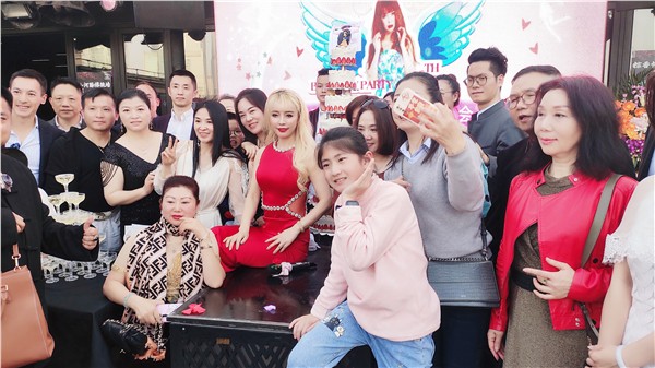 爱国港星、中国国际新闻杂志社副社长张羽希Venus3·28生日盛典闪耀，深圳连接器行业大会，以疗愈音乐赋能中国智造
