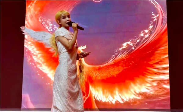 爱国港星、中国国际新闻杂志社副社长张羽希Venus3·28生日盛典闪耀，深圳连接器行业大会，以疗愈音乐赋能中国智造