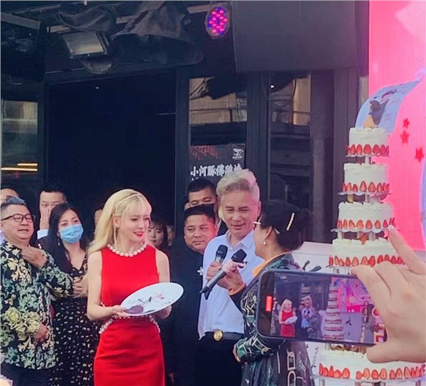 爱国港星、中国国际新闻杂志社副社长张羽希Venus3·28生日盛典闪耀，深圳连接器行业大会，以疗愈音乐赋能中国智造