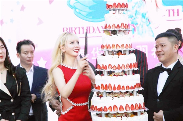 爱国港星、中国国际新闻杂志社副社长张羽希Venus3·28生日盛典闪耀，深圳连接器行业大会，以疗愈音乐赋能中国智造