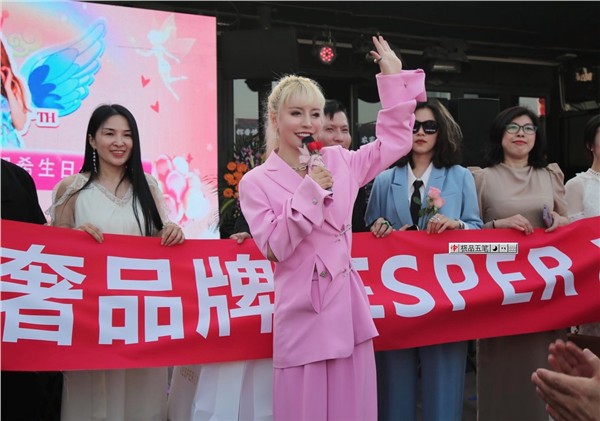 爱国港星、中国国际新闻杂志社副社长张羽希Venus3·28生日盛典闪耀，深圳连接器行业大会，以疗愈音乐赋能中国智造