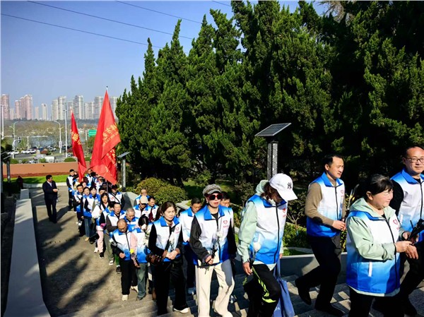 缅怀先烈祭英魂 薪火相传践初心——蚌埠市心连心志愿者协会清明祭英烈