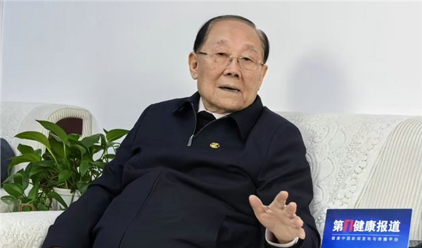 _IBK_1765869183418515.jpeg 看准的事,坚持做!87岁,严晓蒸走在健康中国工程最前线