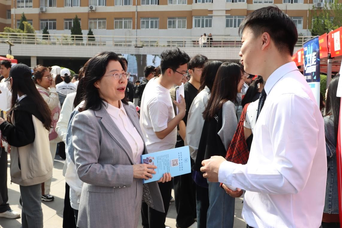 把课堂搬进双选会 以实践照亮职业路——安阳工学院举办2026届春季双选会
