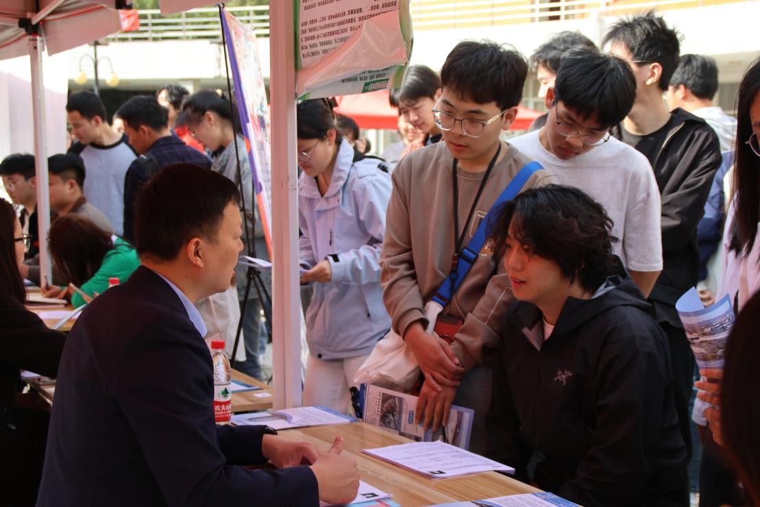 把课堂搬进双选会 以实践照亮职业路——安阳工学院举办2026届春季双选会