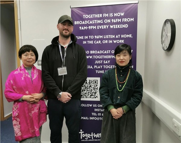 双姝联袂！中国国际新闻杂志社爱尔兰分社社长陈秋梅携诗人云泥点亮都柏林电波   TogetherFM首现中英双语，"世界因爱而生"全球春晚破圈