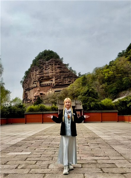  爱国港星、中国国际新闻杂志社副社长张羽希Venus从全能艺人转型华夏龙文化传承者