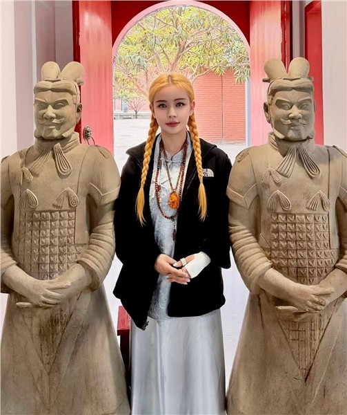  爱国港星、中国国际新闻杂志社副社长张羽希Venus从全能艺人转型华夏龙文化传承者