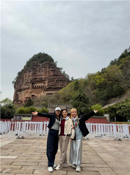  爱国港星、中国国际新闻杂志社副社长张羽希Venus从全能艺人转型华夏龙文化传承者