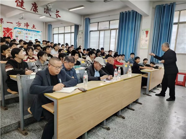 吴树叶老师授课诗五绝有感师恩如舟