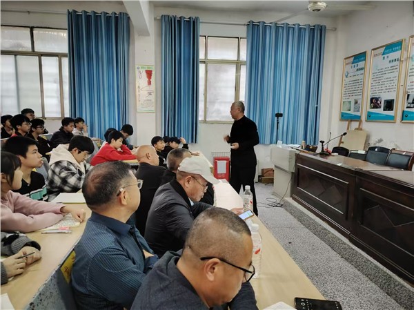 吴树叶老师授课诗五绝有感师恩如舟