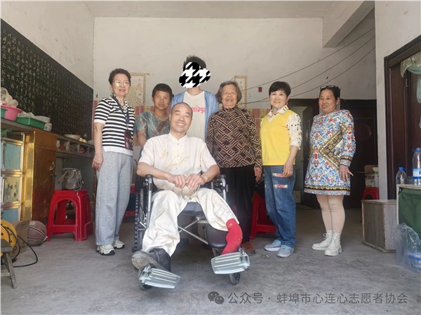 爱心暖童心 志愿暖人心