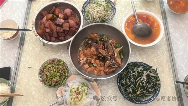 爱心暖童心 志愿暖人心