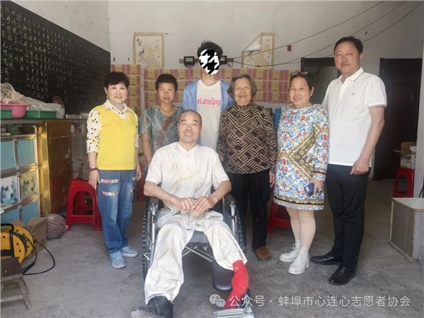 爱心暖童心 志愿暖人心