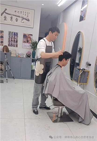 爱心暖童心 志愿暖人心