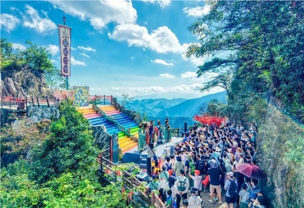 陈献春：场景产业作为枢纽型产业的理论逻辑与实践路径