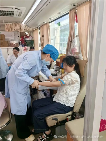 热血献礼建党百年 爱心汇聚珠城大地——蚌埠市心连心志愿者协会开展义务献血活动
