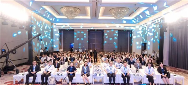 陈献春应邀出席2026王府井论坛“文商旅体展融合消费”分论坛并发表主旨演讲