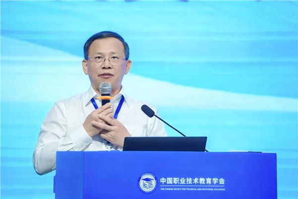 深化产教融合，构建“一核五维”综合能力图谱