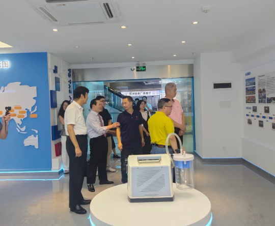笔墨传情促发展 湖南韶山红色文化研究会毛坚平会长莅临广州国览医疗器械城考察调研