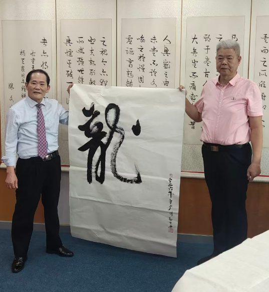 笔墨传情促发展 湖南韶山红色文化研究会毛坚平会长莅临广州国览医疗器械城考察调研