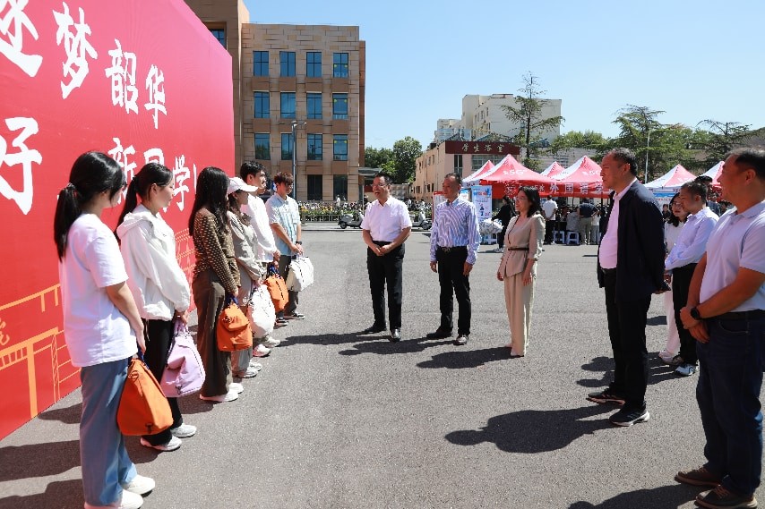 安阳工学院党委书记姚勇带队检查指导迎新工作