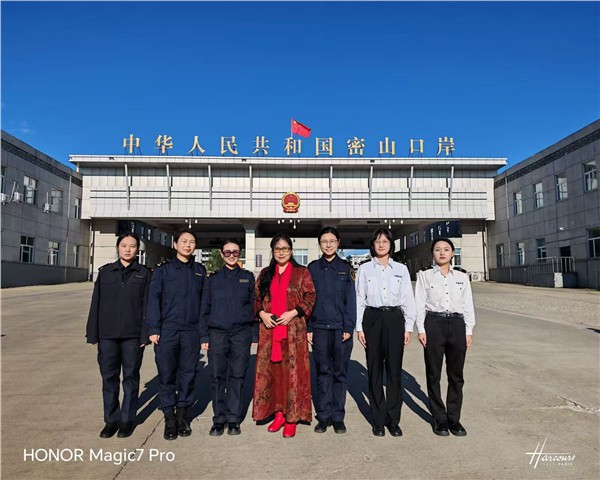 _IBK_微信图片_2026-09-22_095402_655.jpg 翰墨寄深情 丹青敬国门——著名画家高文清慰问国庆前夕国门卫士