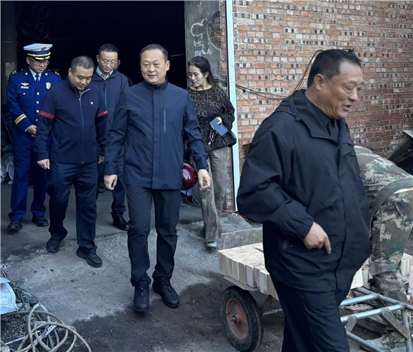 _IBK_4.jpg 黑龙江省鸡西市密山市委书记王士强调研督导北大营供热中心今冬供热筹备工作