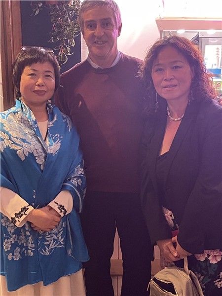 _IBK_11.jpg 国庆夜,中国国际新闻杂志社爱尔兰分社社长陈秋梅——倾情助力爱尔兰国宝Jimmy MacCarthy 重返巅峰