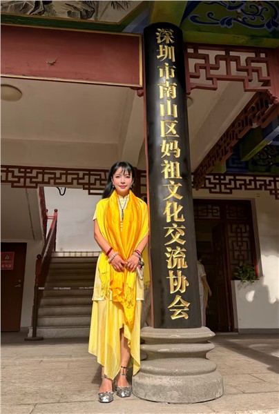 香港爱国歌手、妈祖文化推广大使、中国国际新闻杂志社副社长张羽希出席妈祖祭祀祈福大典
