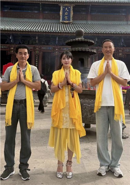 香港爱国歌手、妈祖文化推广大使、中国国际新闻杂志社副社长张羽希出席妈祖祭祀祈福大典