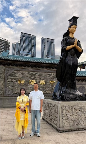 香港爱国歌手、妈祖文化推广大使、中国国际新闻杂志社副社长张羽希出席妈祖祭祀祈福大典