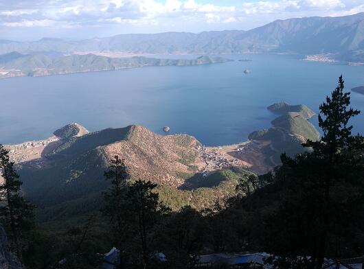 云南泸沽湖格姆女神山简介