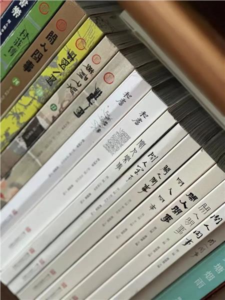 杜尾顽古琴与崔士奎箫的绝美交响，惊艳“世界因爱而生”全球春晚 《梅花三弄》跨越时空诠释中国风，开启国际文化交流盛宴
